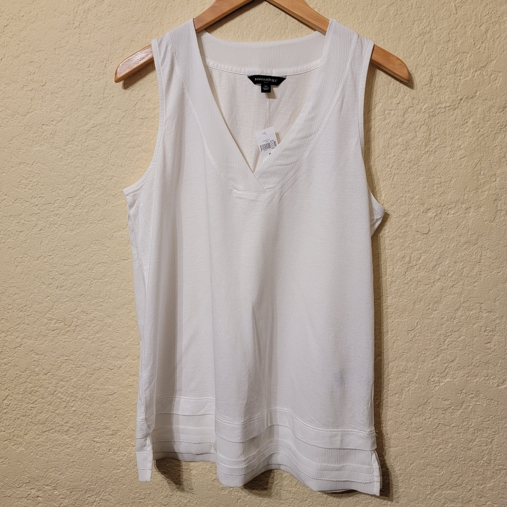 Banana Republic White Mixed Material Sleeveless V-Neck Blouse Sz M NWT